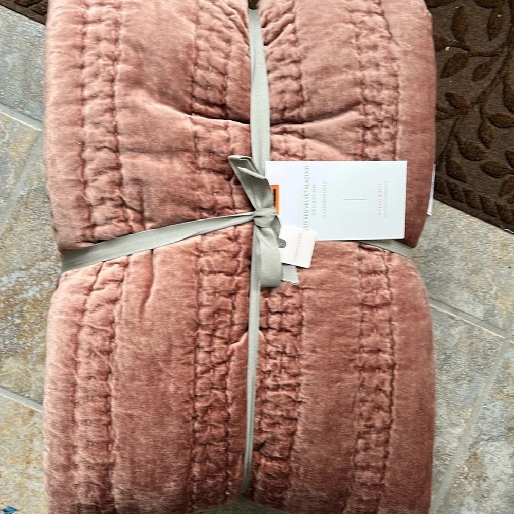 Anthropologie Lustered Velvet Alastair Quilt Size Queen NWT